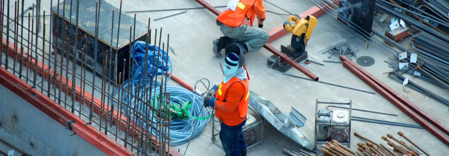 photo-1504307651254-35680f356dfd